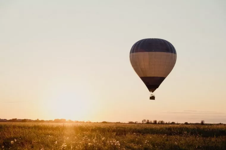 Quelle est la meilleure saison pour faire un vol en montgolfière romantique au coucher du soleil ?, Albi, Lukkas Montgolfiere