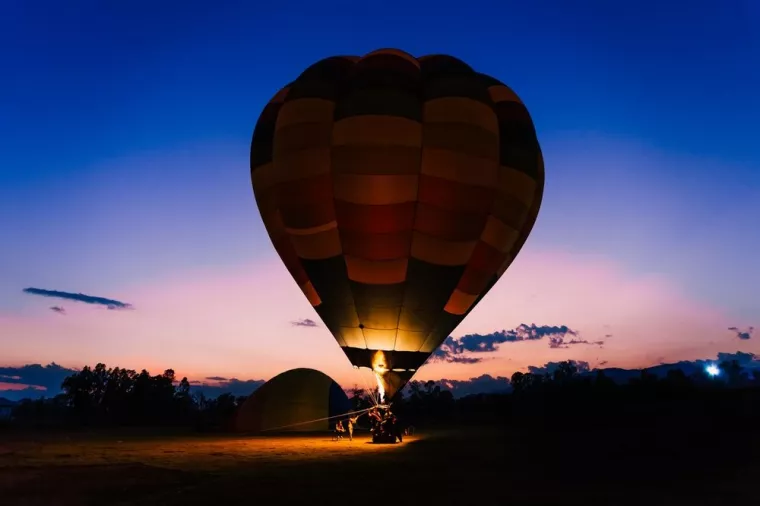 Vol en montgolfière à la tombée de la nuit en amoureux, Albi, Lukkas Montgolfiere